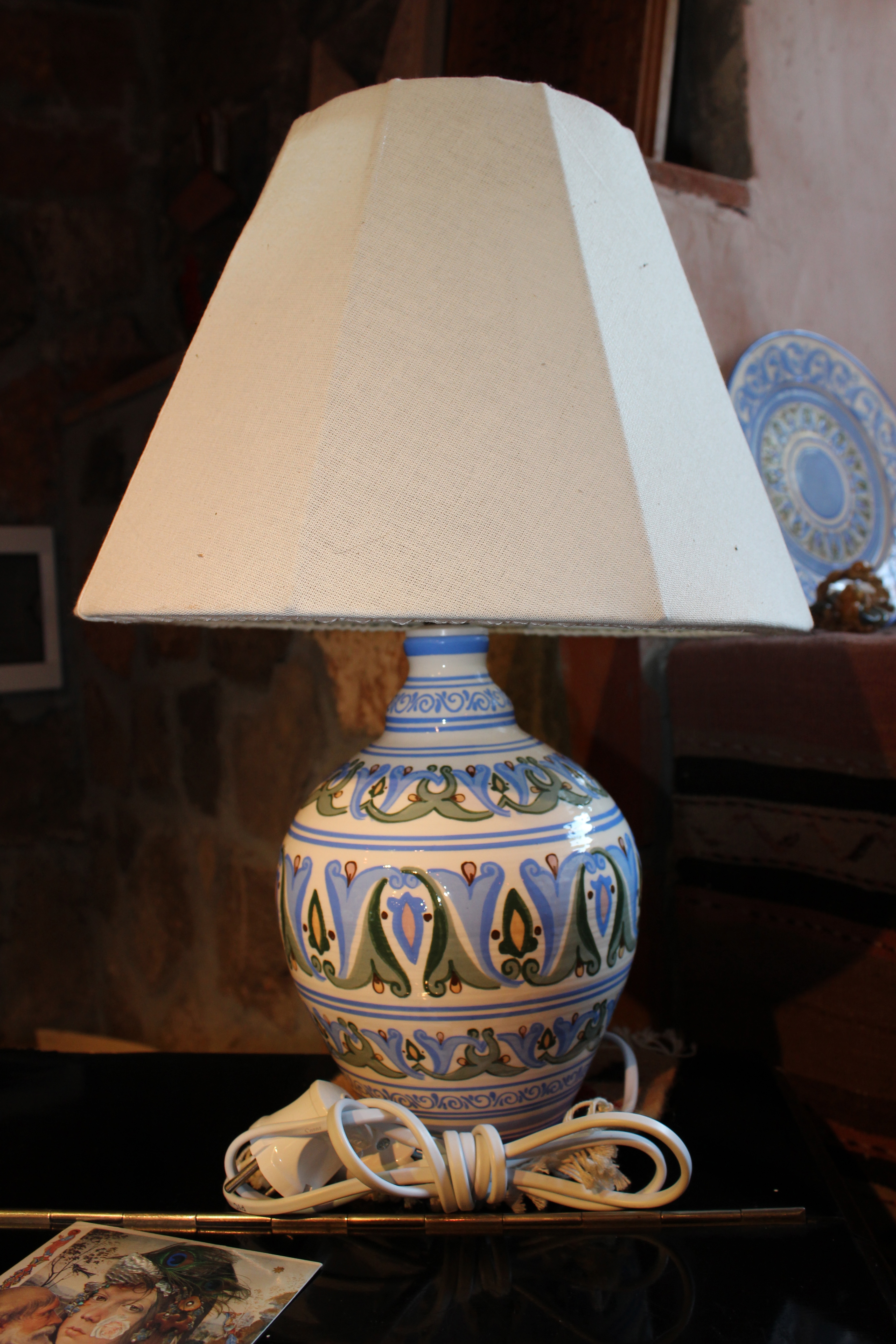 keramická stolní lampa