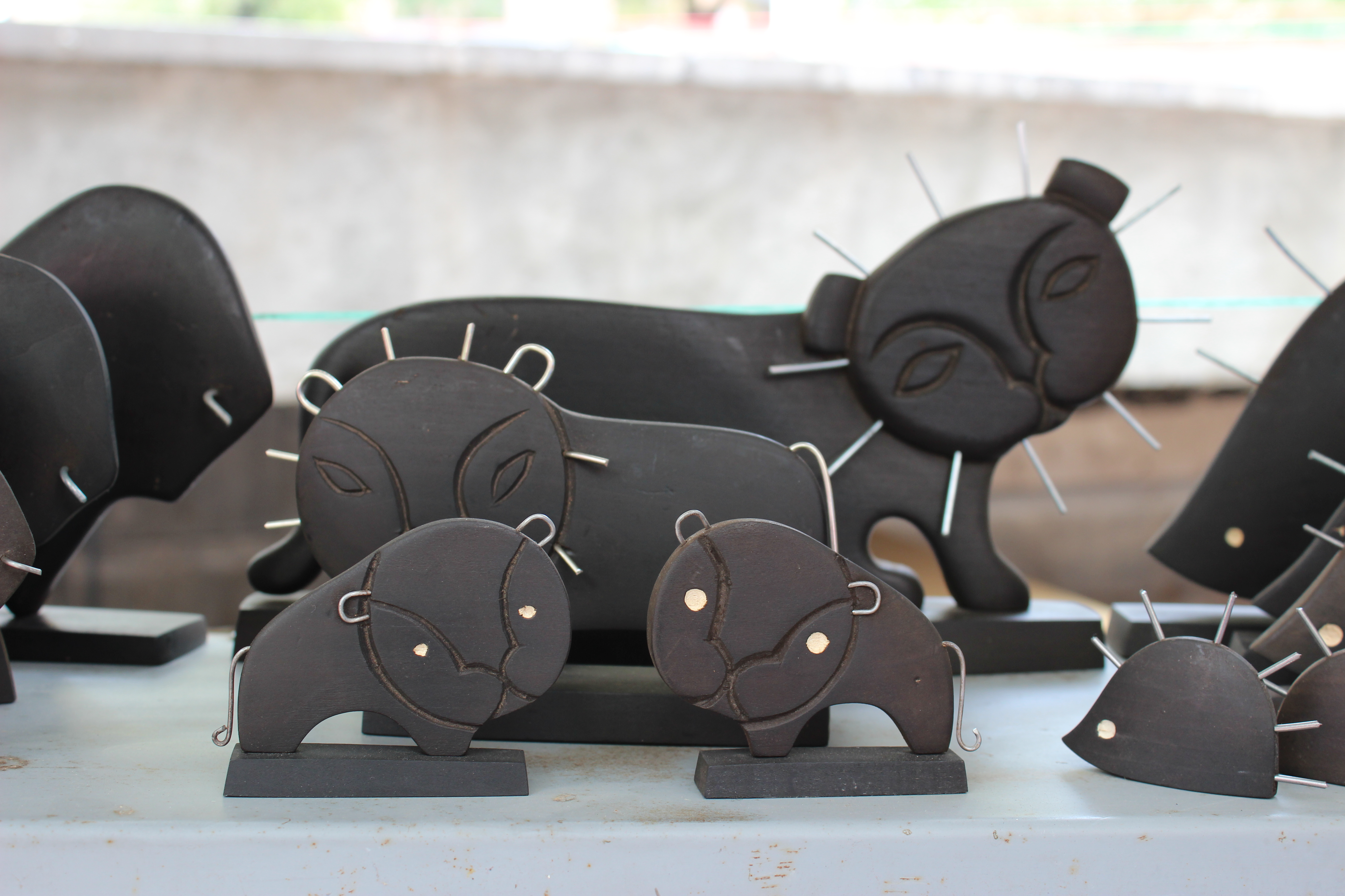 Again carvings! But now in contemporary style. What do you think about these cute little cats?