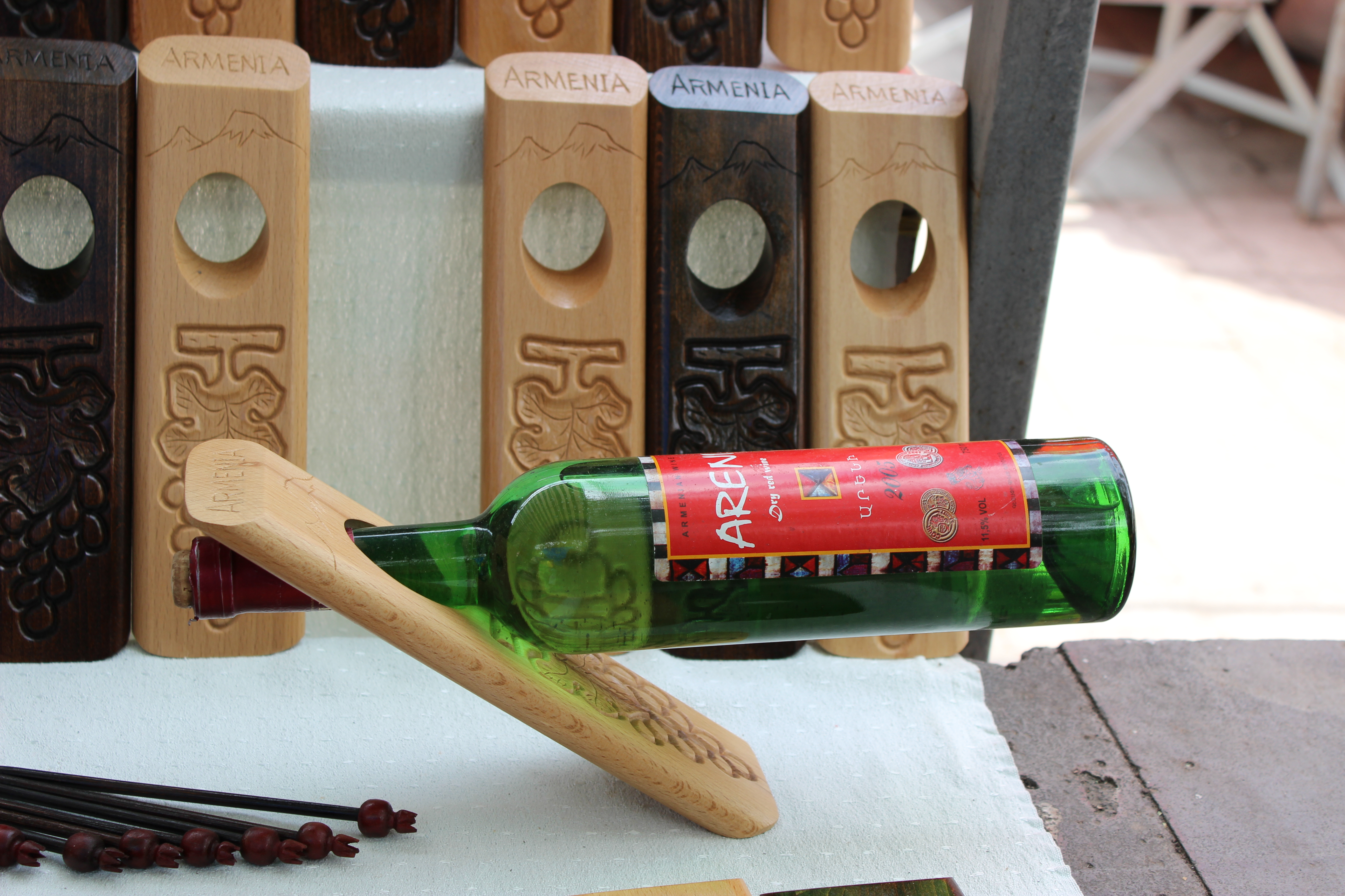 This carved wooden bottle holder works only on the principle of equilibrium. 