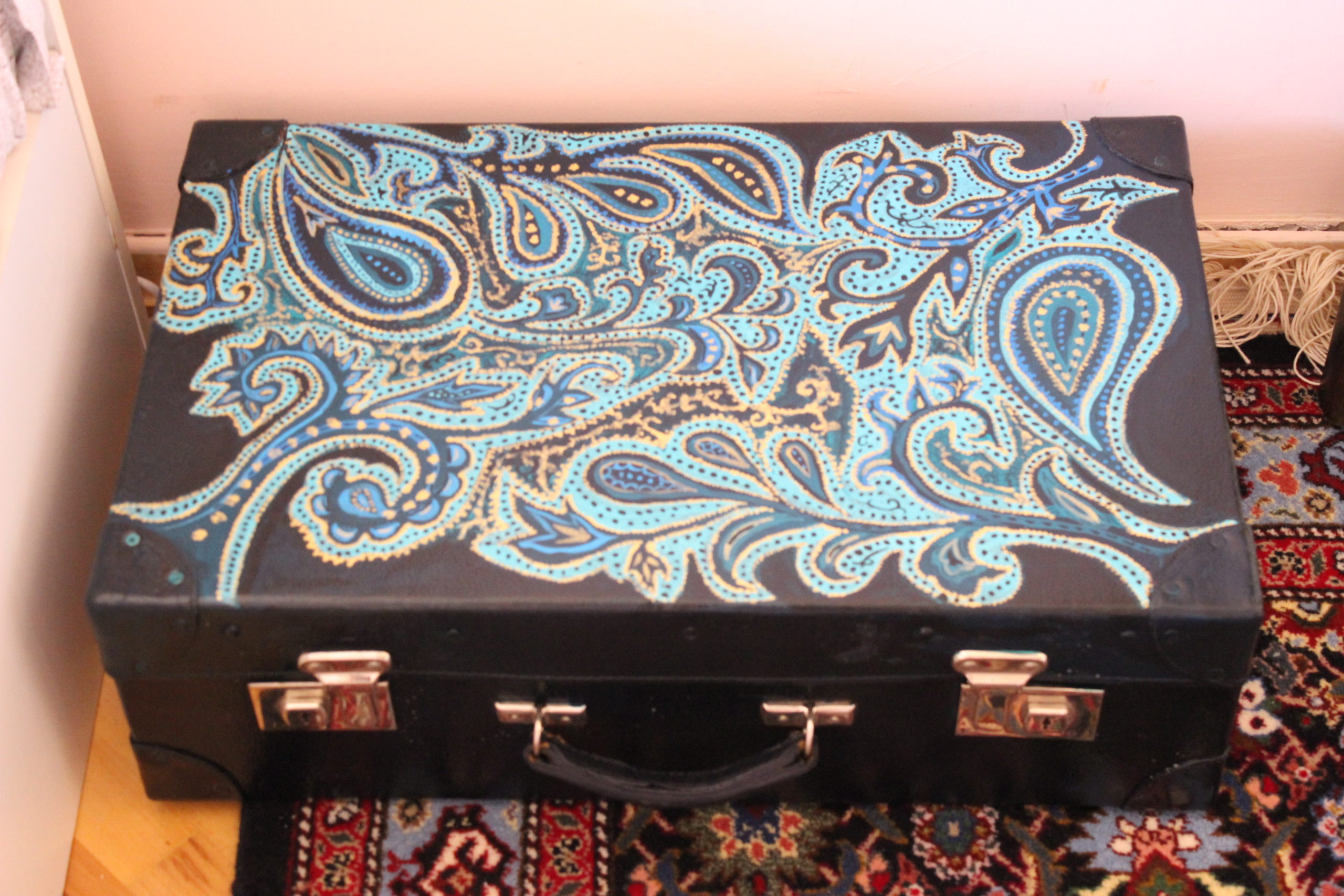 DIY Project: Vintage Suitcase Makeover