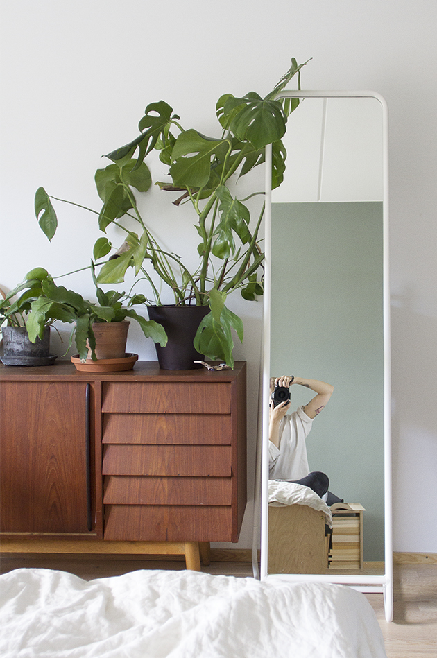 dadaa_mirror_ikea_vintage_plants_pluwood_bedroom_2