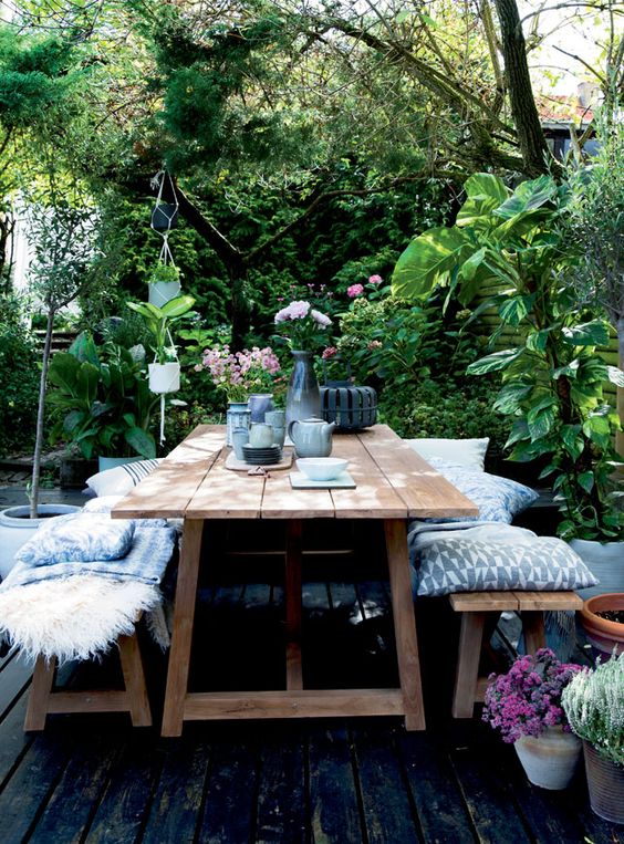 5 Ways to Use Wood in Your Garden