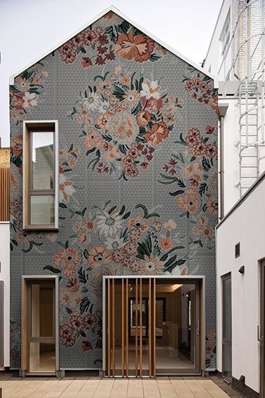 facade with flowers, L'Essenziale - interior design blog