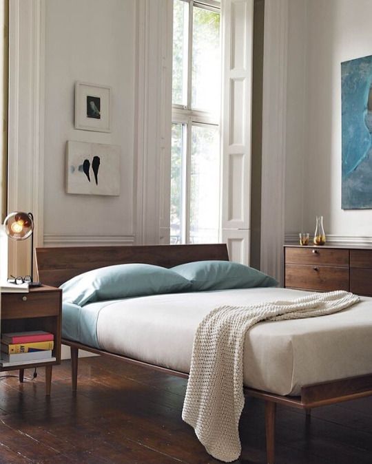 bedroom with dark wooden floor, L'Essenziale - interior design blog