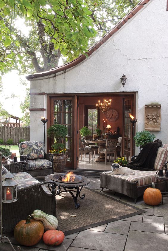 Guide on How to Decorate Your Patio This Fall
