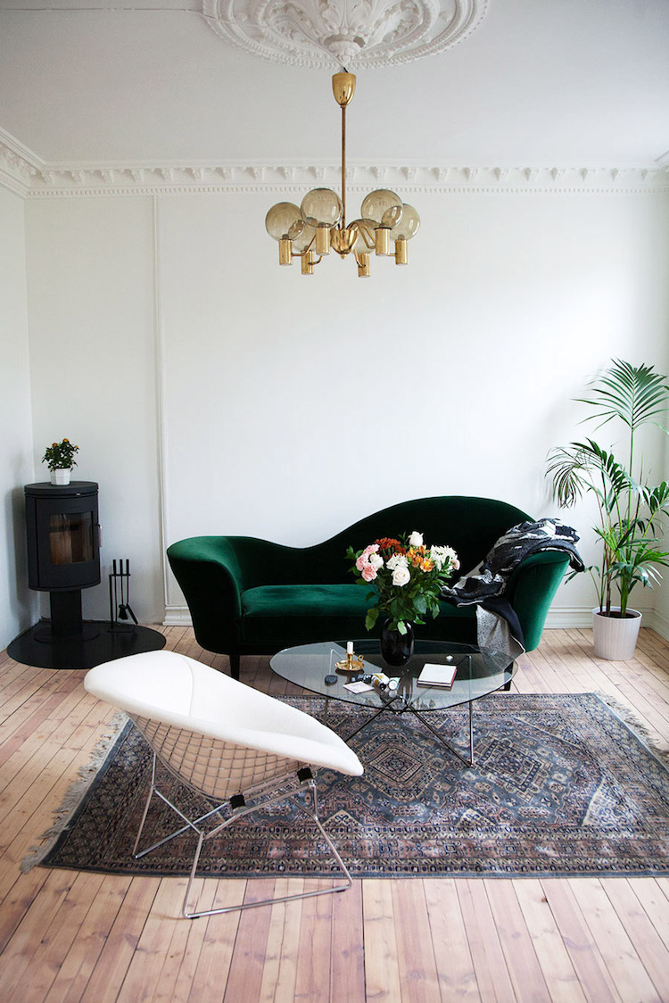 An Expert Guide to Buying Vintage Sofas