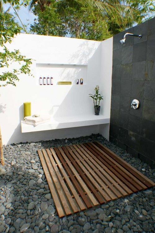 outdoor bathroom