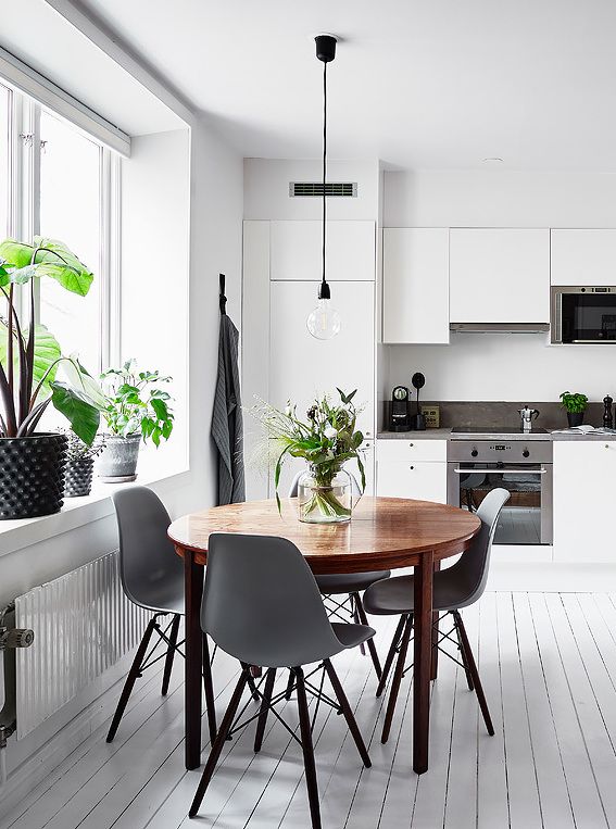 How to Choose a Dining Table Size for the Kitchen