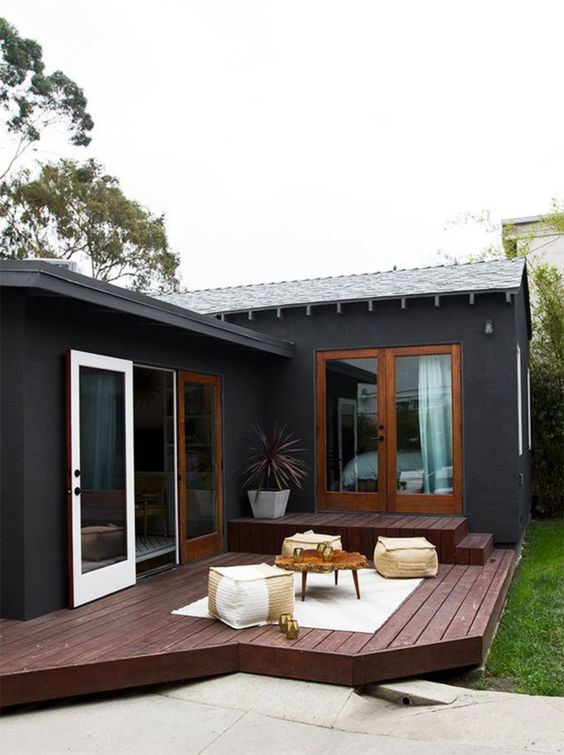Black Houses: The Pros and Cons of a Dark Painted Façade