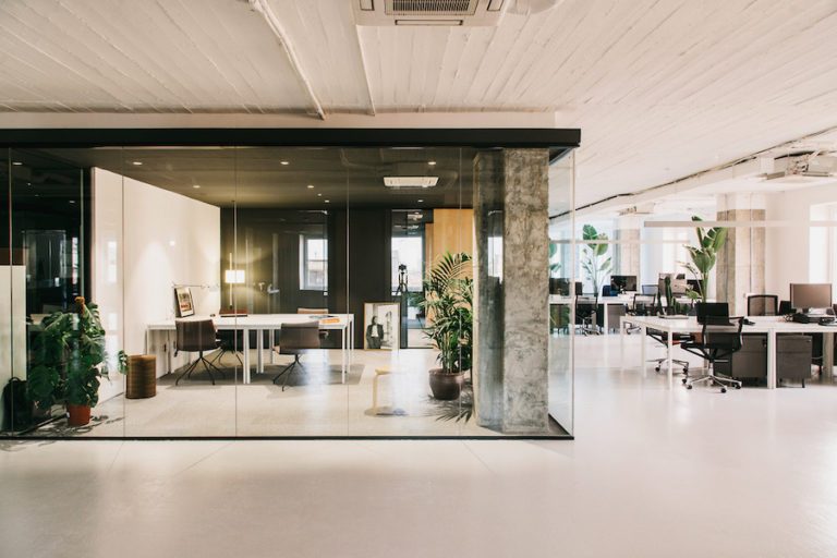 3 Pros and Cons of Glass Walls in Offices