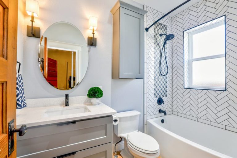 Cleaning a Shower: Tips to Tidy up Your Space and Keep It Sparkling