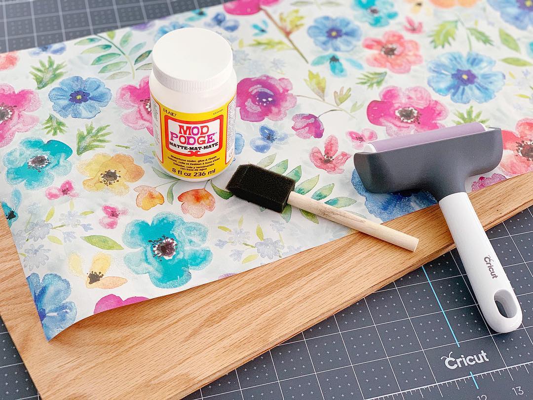 10 Essential Things for Using Mod-Podge | L'Essenziale How To Apply Mod Podge Without Streaks