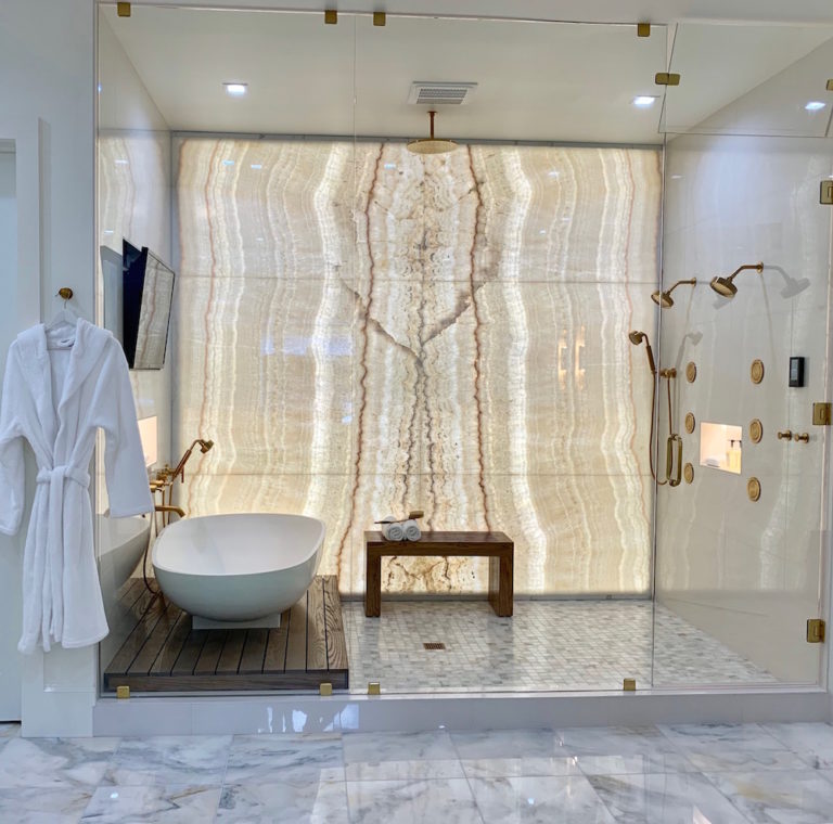 Royal Luxury Meets Elegance In This Master Bathroom
