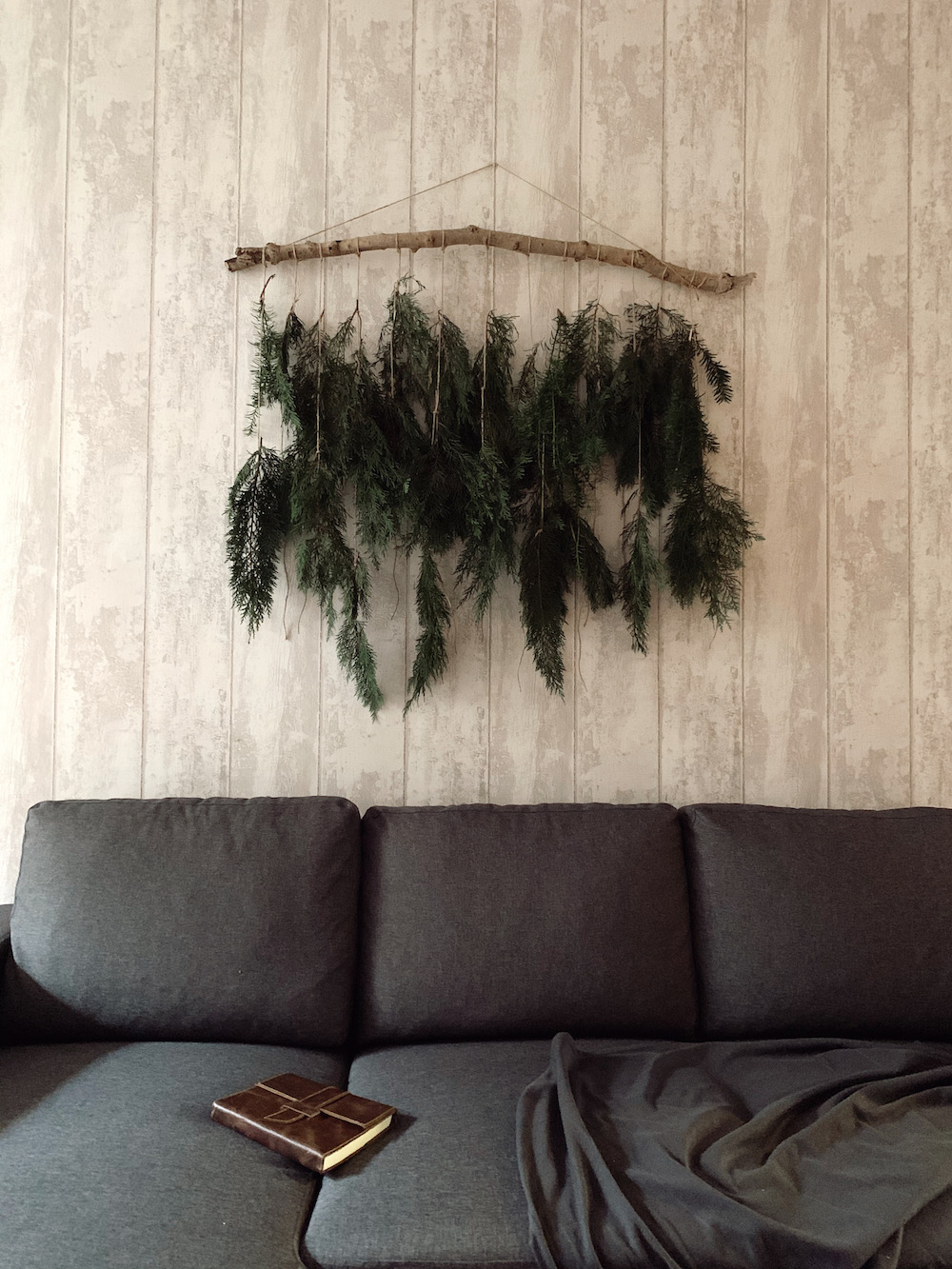 DIY Christmas wall hanging 