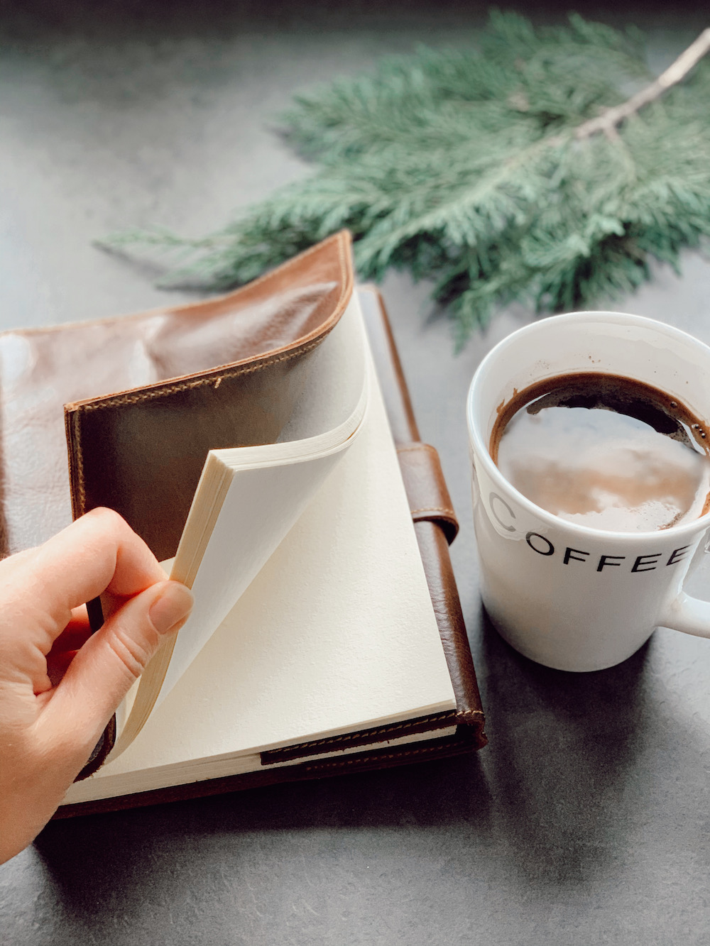 The Perfect Christmas Gift Idea: Handmade Leather Journal | L'Essenziale