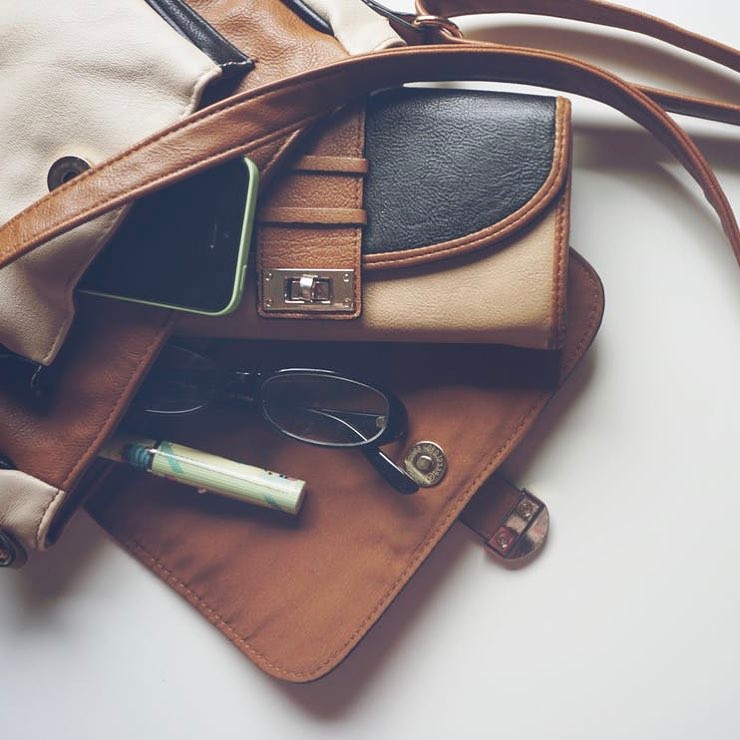 10 Ways To Organize Your Handbag So You Can Always Find What You Need