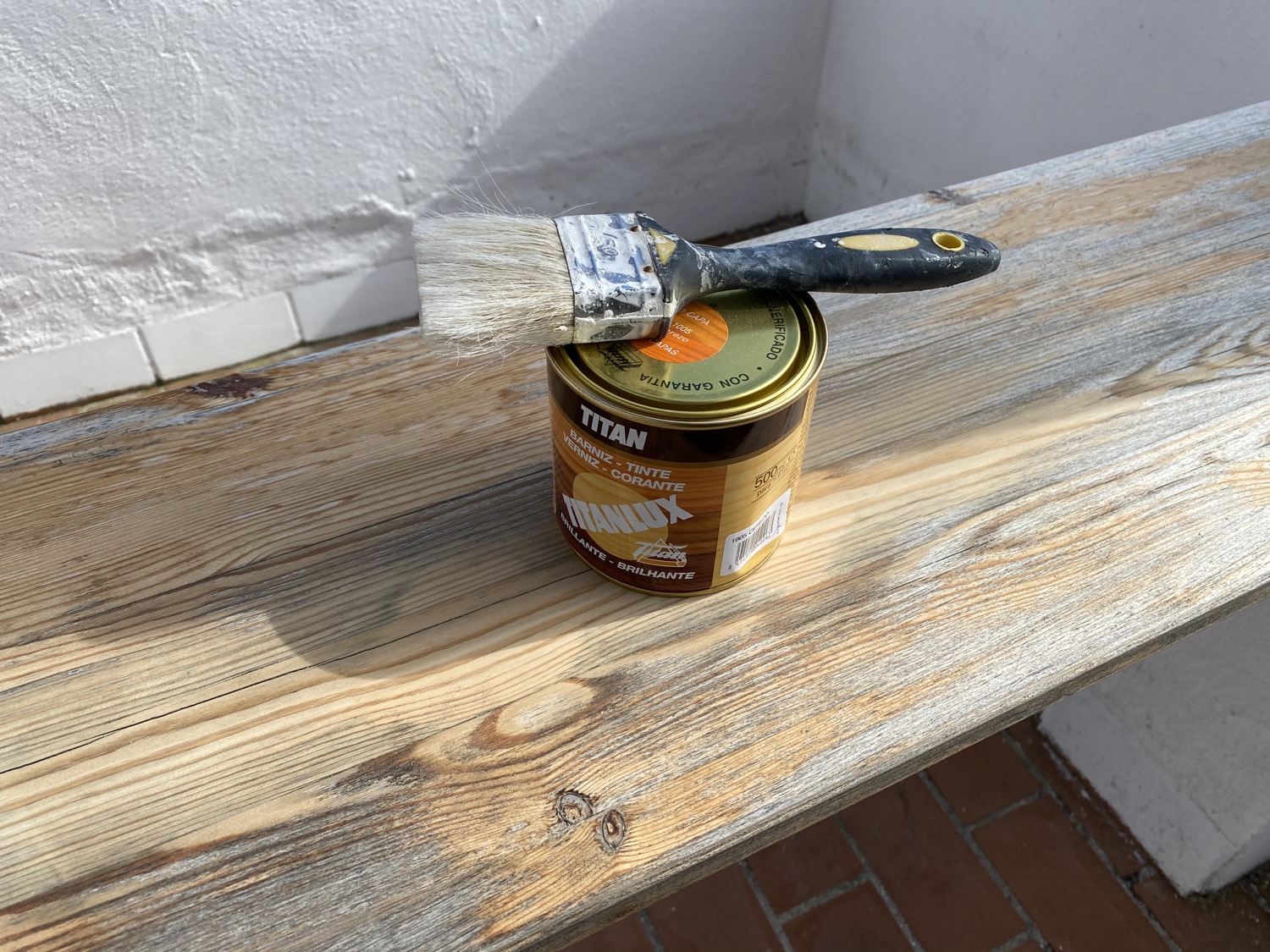 Remove Stains From Wood : Varnishing