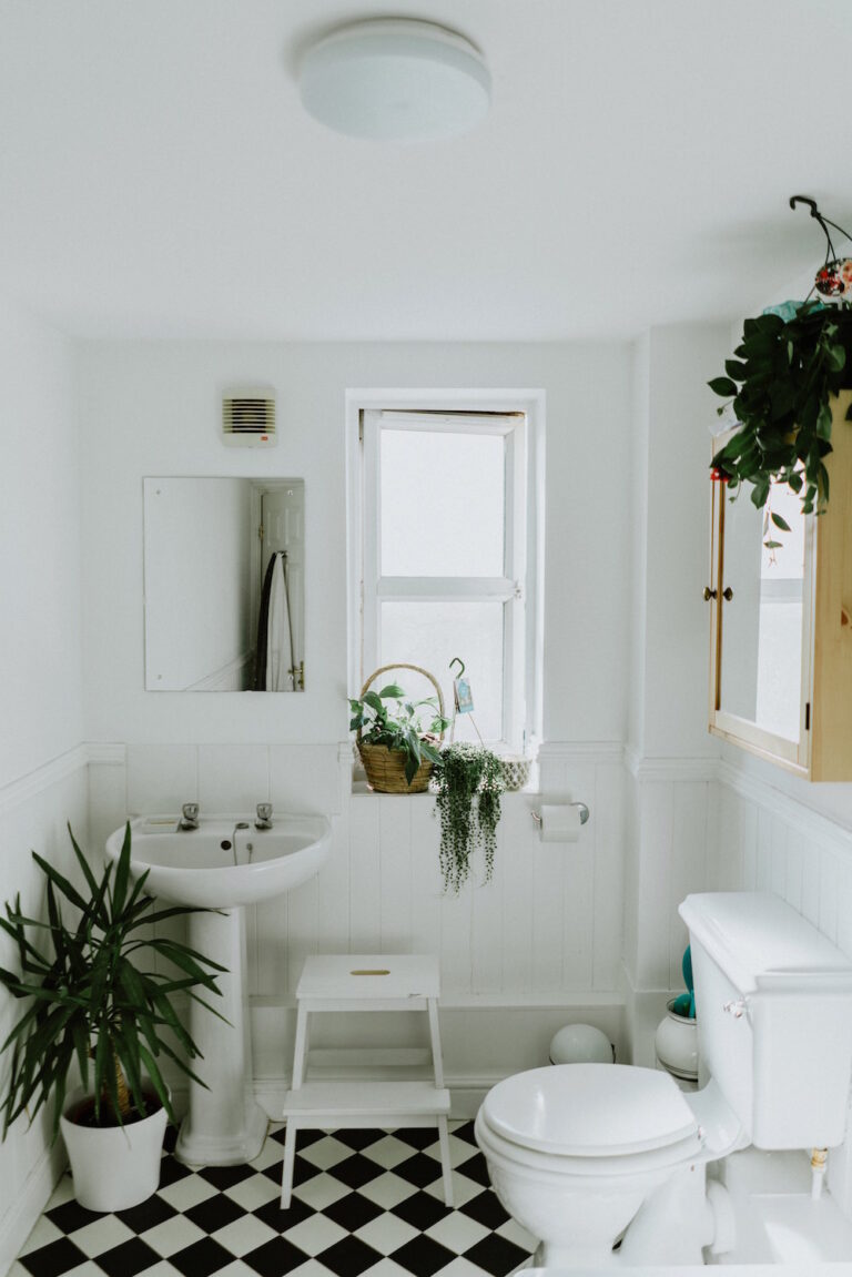 6 Signs That It’s Time to Replace Your Toilet
