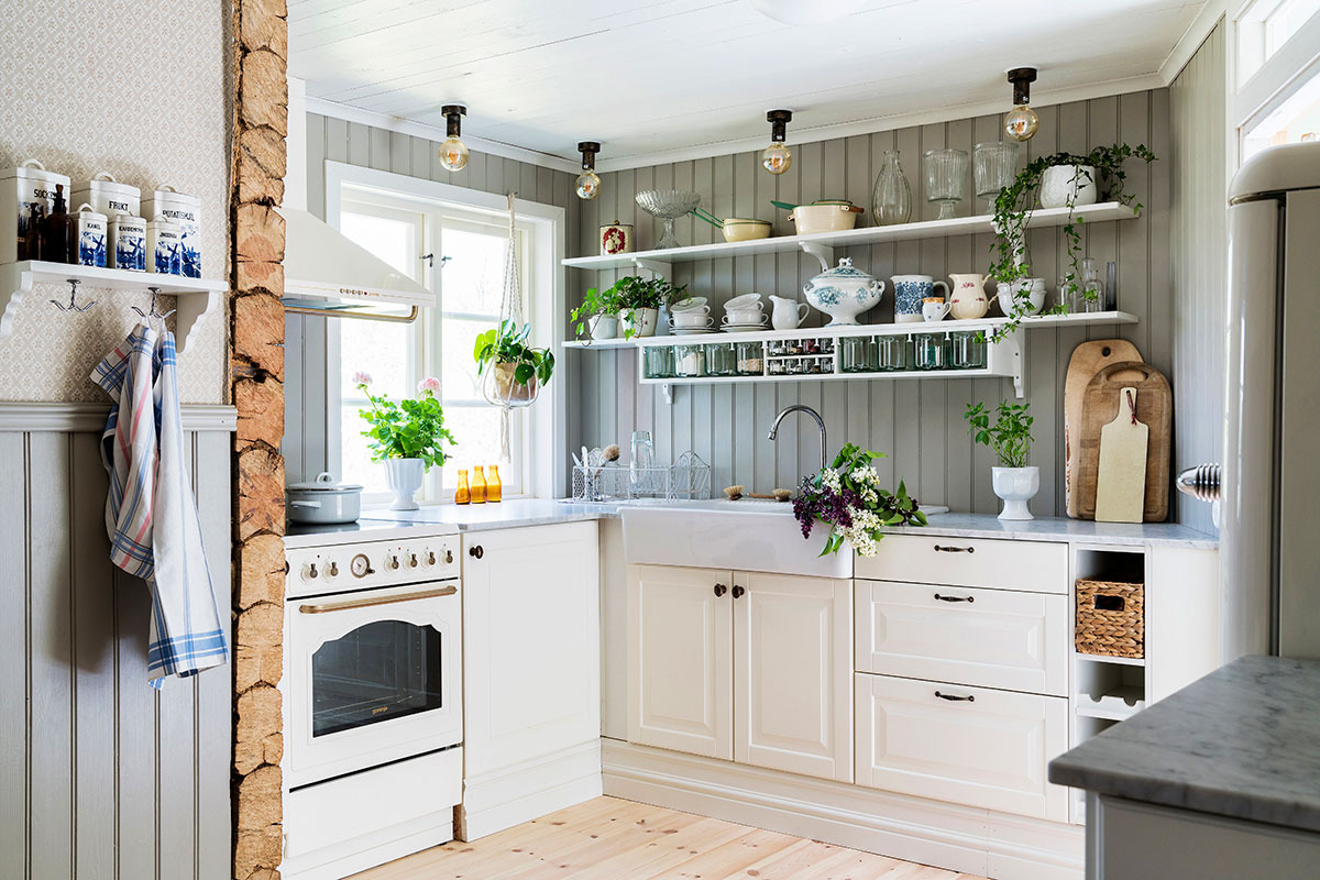 How to Redesign Your Old Kitchen on a Budget | L'Essenziale