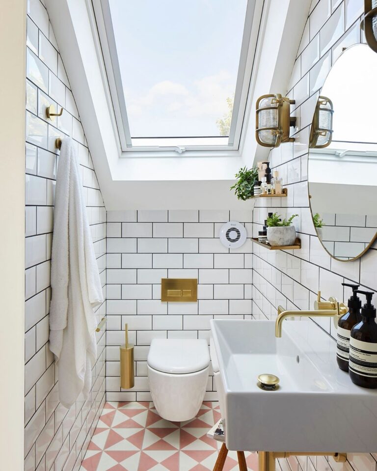 Five Signs It’s Time for a Bathroom Makeover