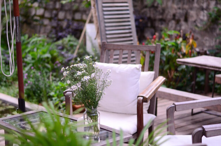 4 Things To Keep In Mind When Buying Your First Outdoor Furniture