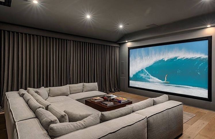 Turn any room in your house into a HOME CINEMA with the MagCubic Proje