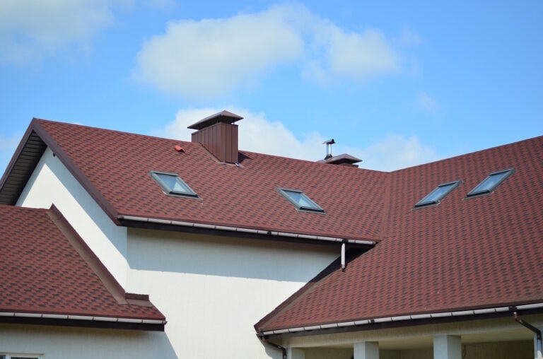 6 Reasons Why a Pro Should Fix Your Roof