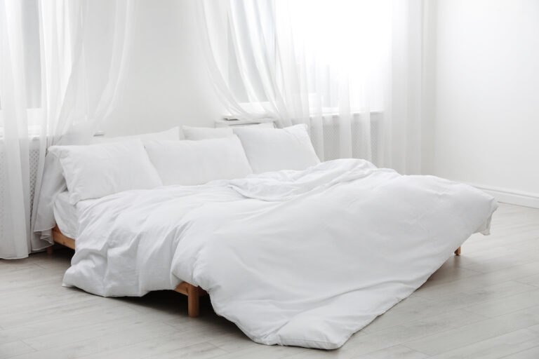 4 Minimalist White Bedding Options That Aren’t Boring