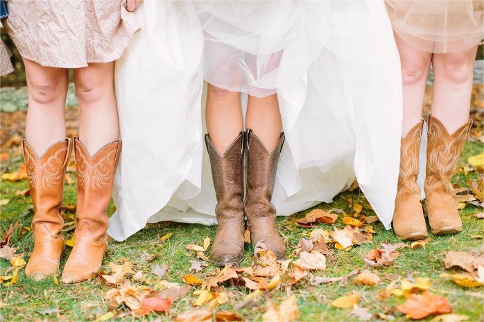 Bridesmaid Dresses With Boots:11 Styles To Shine In A Winter Wedding
