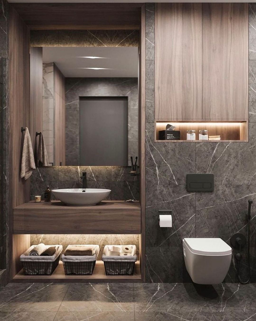 A contemporary bathroom detail that creates a warm and sophisticated atmosphere