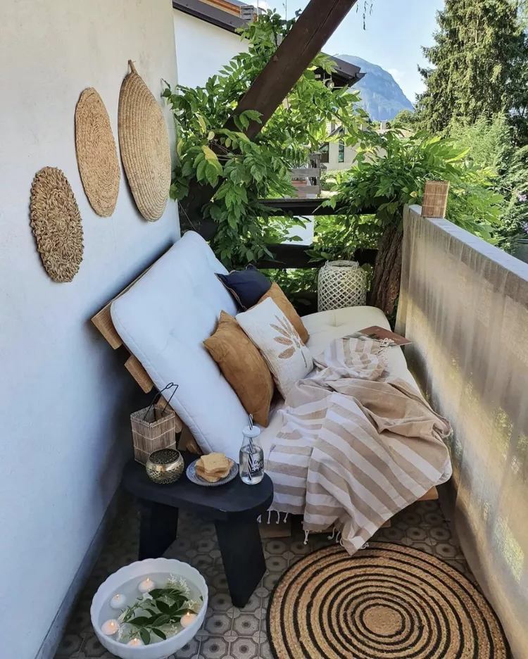 How To Decorate a Balcony: 5 Beautiful Examples